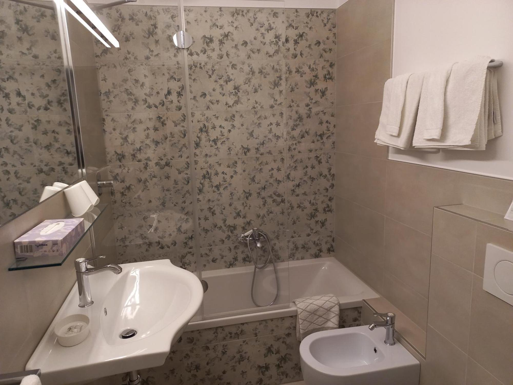 Hotel Lux Merano Pokoj fotografie